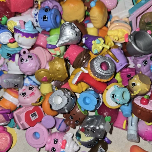 Shopkins Large Bundle 355 Pieces!!! - Picture 3 of 16